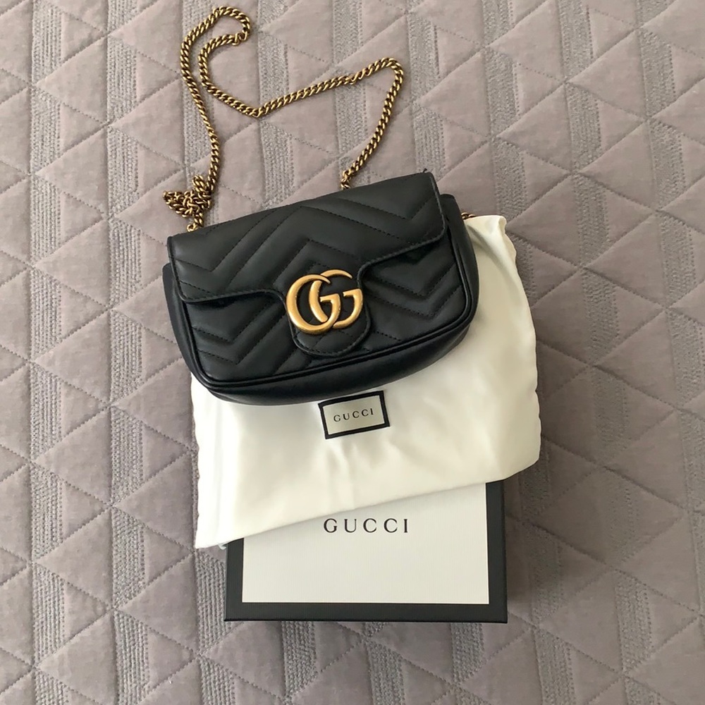 GG Marmont matelassé leather super mini bag.